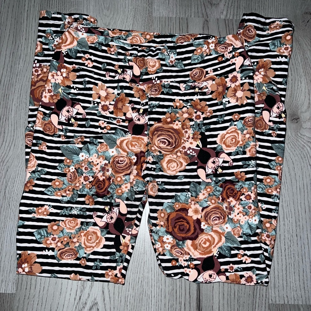 LulaRoe queen of hearts leggings